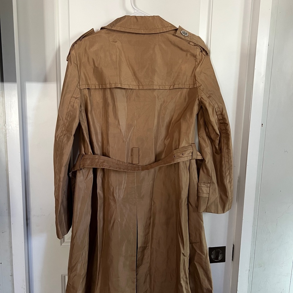 Celine trench coat size 40 light metallic weight trench coat. It’s blended silk. - Picture 9 of 16